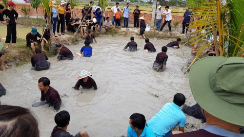 Hội thi Tát Mương Bắt Cá